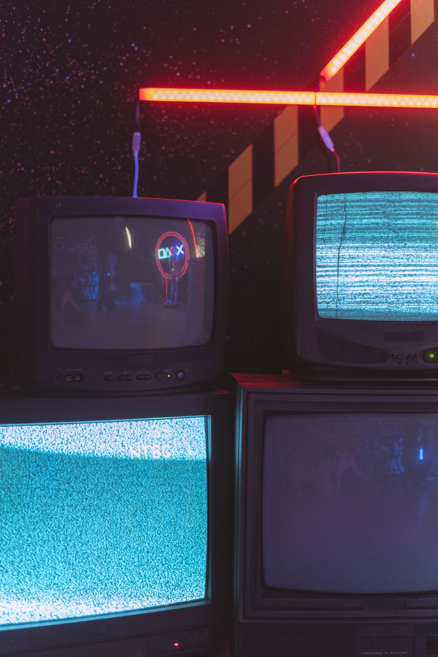 Retro gaming neon alley CRT